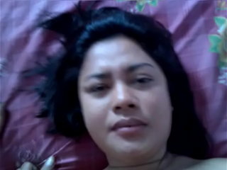 Young Indian Woman Gets Creampied in Hot Video