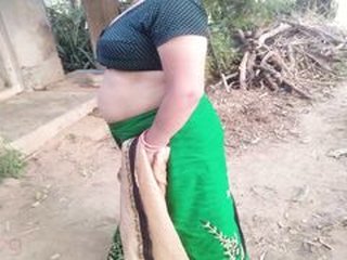 Seductive Desi Bhabhi in green XXX sari fucks under a tree with her lover
